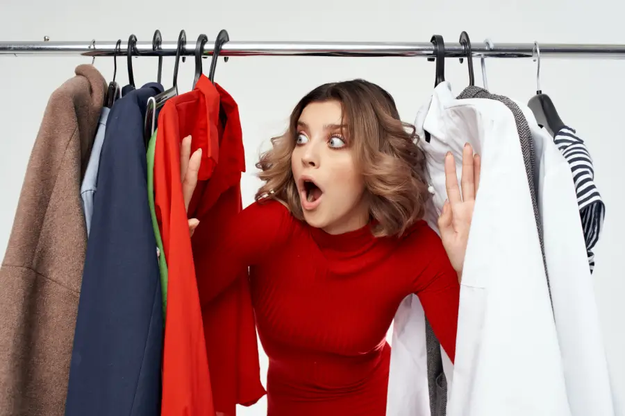 Como Economizar Até 50% em Roupas com 6 Hábitos Minimalistas