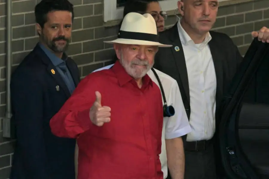 Avaliação Atual do Governo Lula

Ao alcançar a metade de seu mandato presidencial, é fundamental analisar como Luiz Inácio Lula da Silva