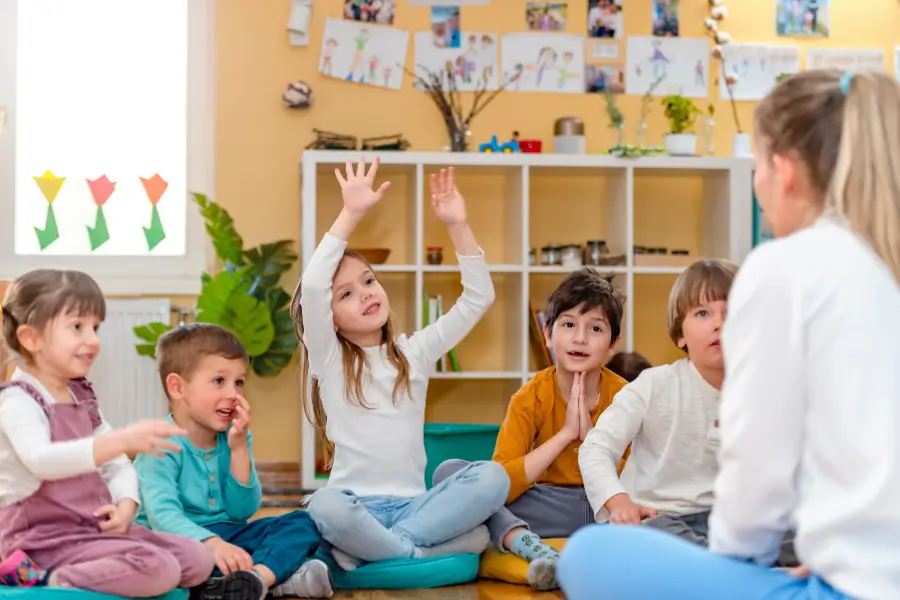 Benefícios do Minimalismo na Educação: O minimalismo, frequentemente associado a um estilo de vida mais simples e organizado.